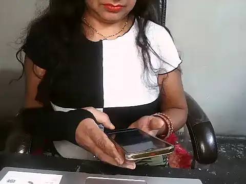 Stripchat sex cam cute-Ruhi99